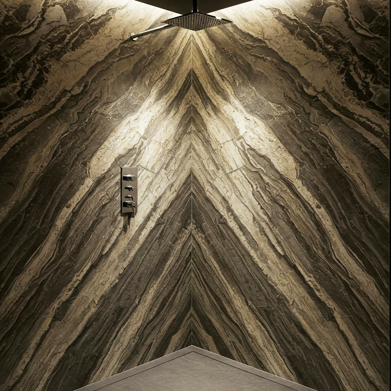 naturstein dusche rueckwand steinplatten bookmatching 800x800 1