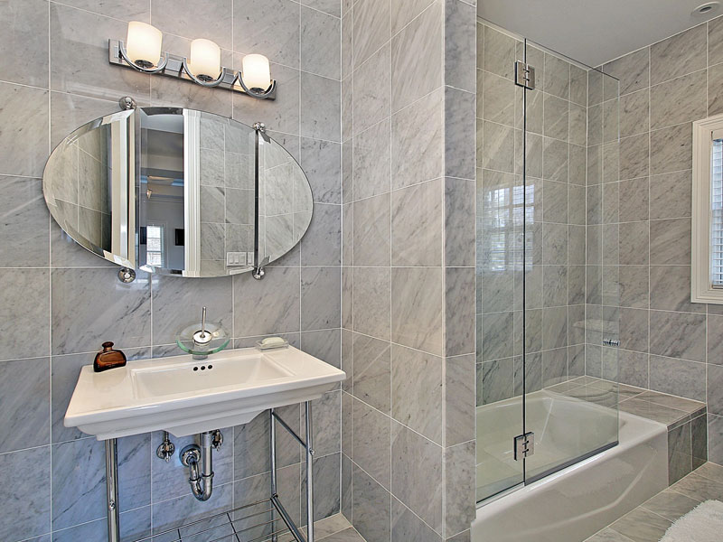 Bianco Carrara Marmor-Fliesen im Bad